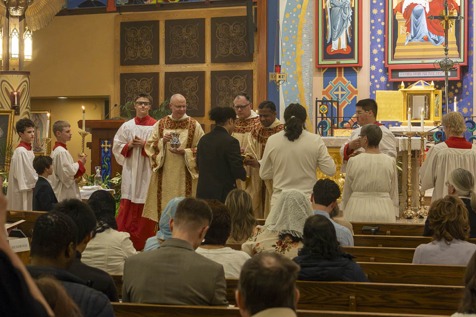 2026-StMary-EasterVigil (158 of 215).jpg